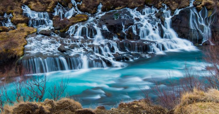 Cascadas Hraunfossar y Barnafoss