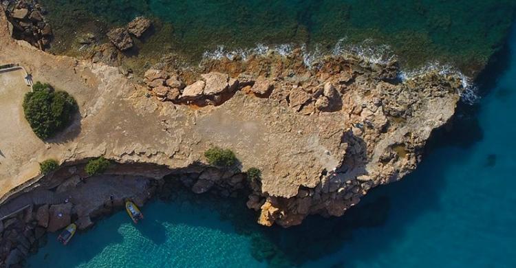 Recorreremos cuevas y calas y habrá tiempo para baño y snorkel