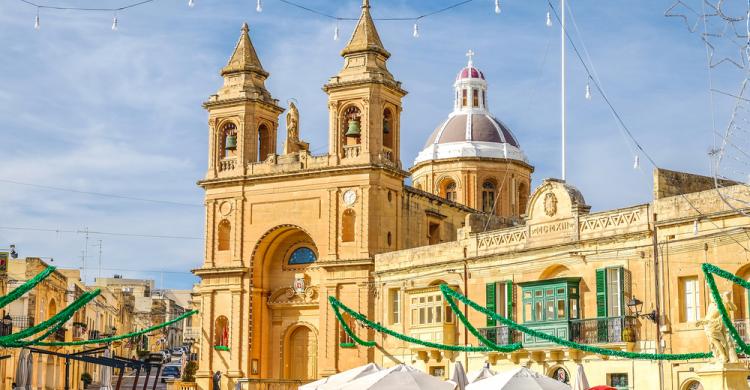 Iglesia en la Plaza Mayor de Marsaxlokk