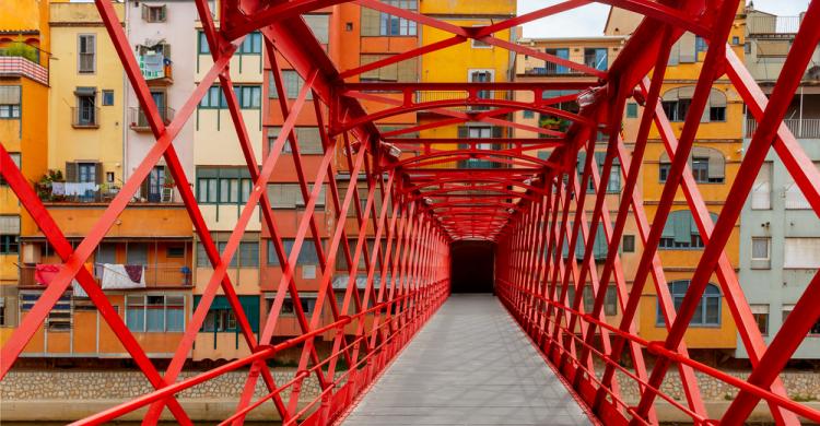 Interior del puente Eiffel de Girona