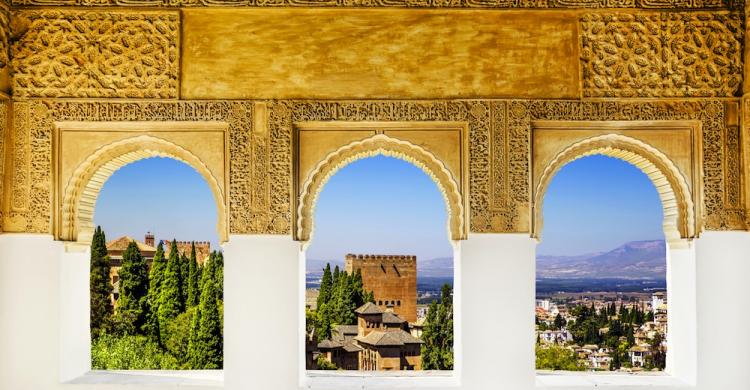 Ventanas de estilo árabe de la Alhambra