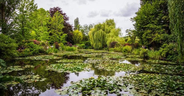 Vista del jardín de Monet en Giverny