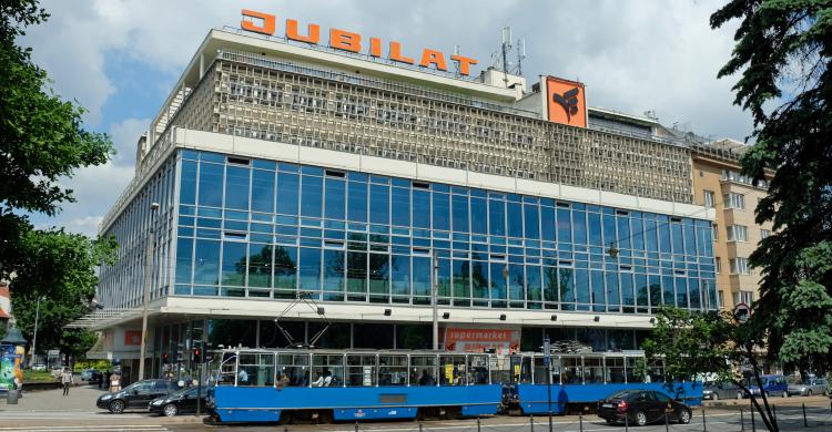 Edificio de Jubilat, el supermercado más importante de la Cracovia comunista