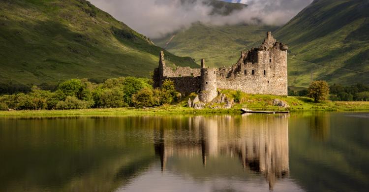 Lago Awe con vistas al castillo de Kilchurn