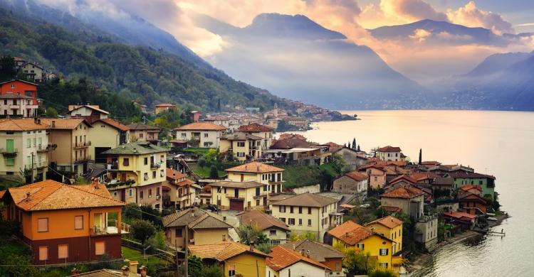 Lago de Como al aterdecer