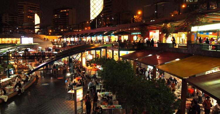 Centro Comercial Larcomar en Miraflores