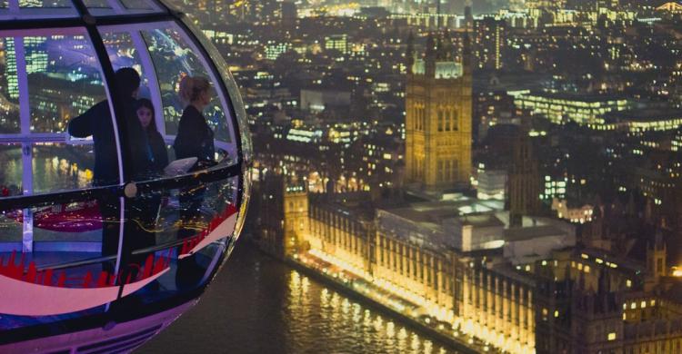 Vistas del London Eye de noche