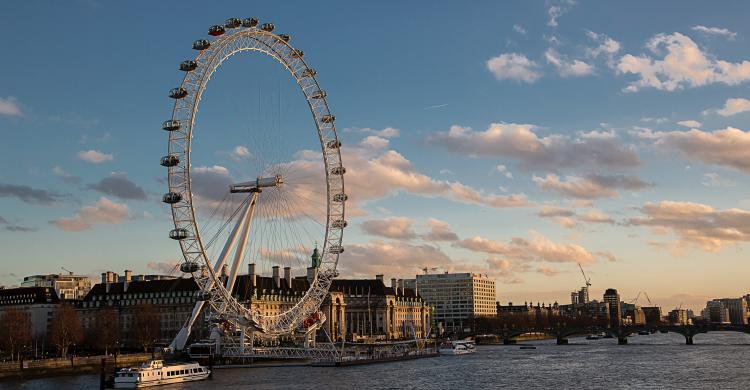 London Eye a orillas del río Támesis