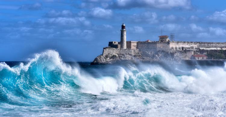 Faro del Castillo del Morro desde el Malecón