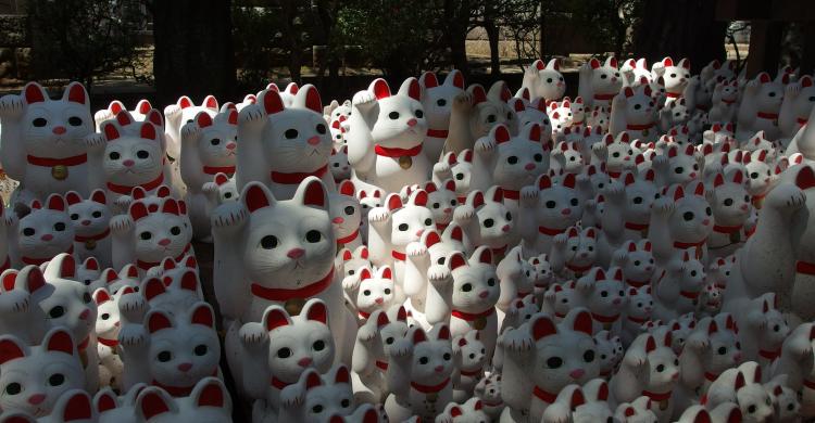 Figuritas Maneki-neko dentro de Gōtoku-ji