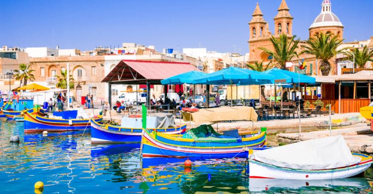 Barcas tradicionales en el puerto de Marsaxlokk