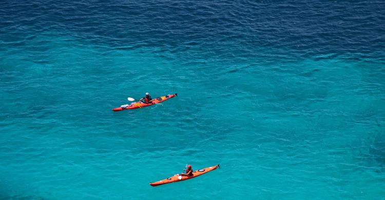 Kayak por el Mediterráneo de Menorca