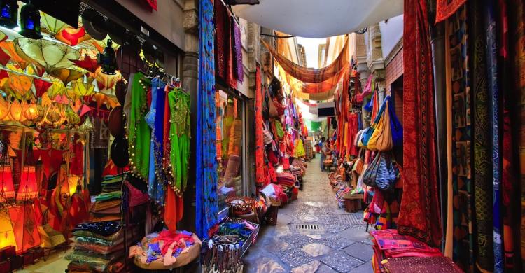 Mercado en el Albaicín bajo