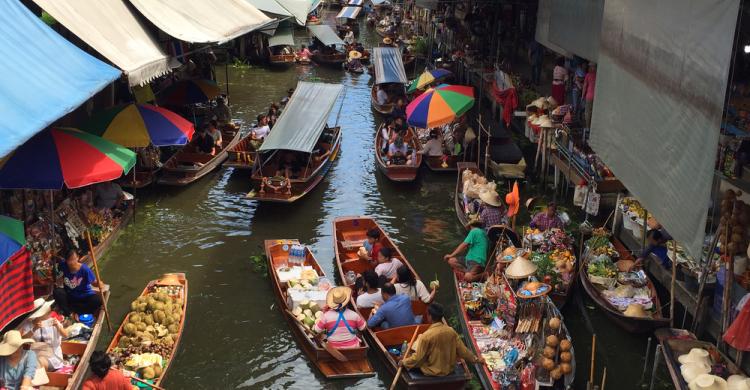 Canal principal del mercado flotante, en Ratchaburi