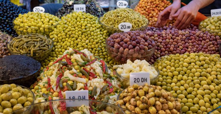 Mercado local de productos marroquíes