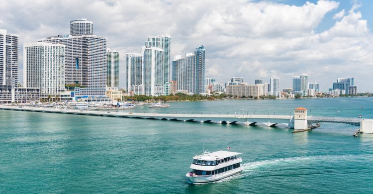 Navegando por Biscayne Bay