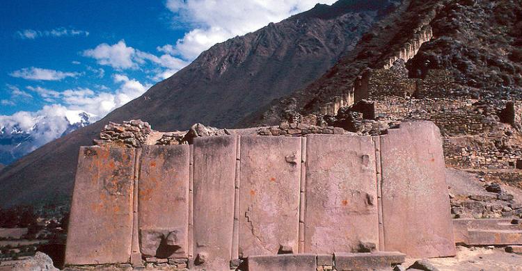 Monolito de 3 metros de altura en Ollantaytambo