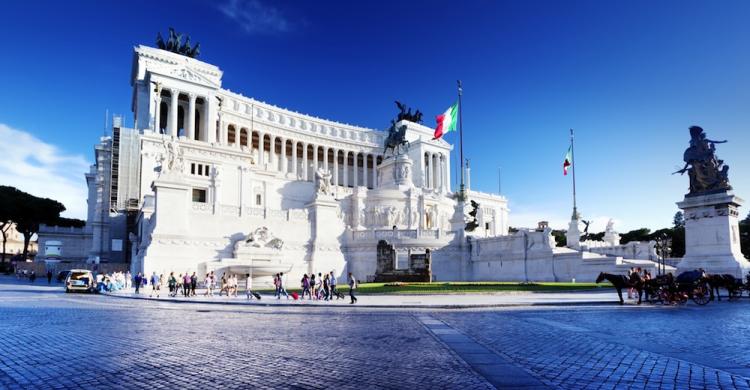 Plaza Venecia, Monumento a Vittorio Emmanuele