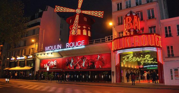 Espectáculo en el Moulin Rouge de París