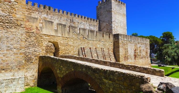 Las murallas del Castillo de San Jorge