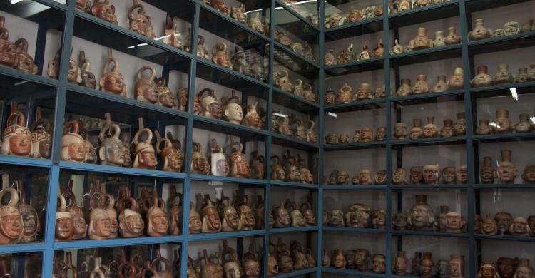 Colección de piezas arqueológicas del Museo Larco