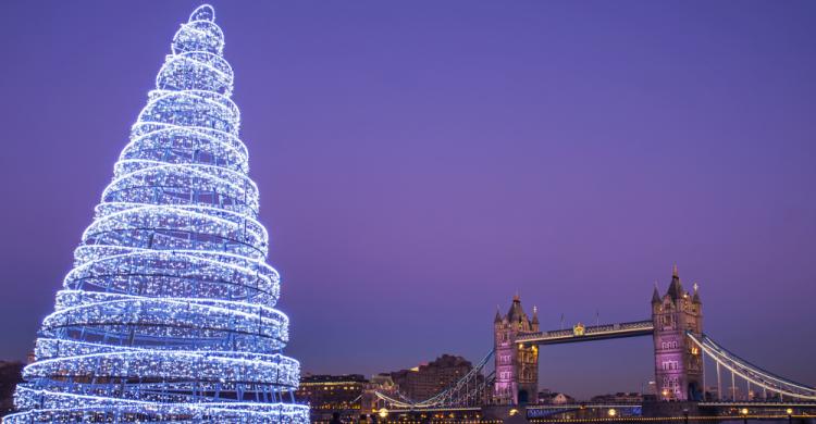 Árbol de Navidad y Tower Bridge