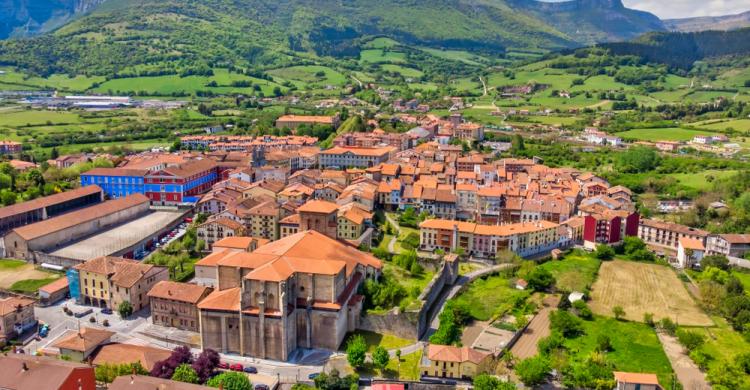 Vista aérea del pueblo de Orduña