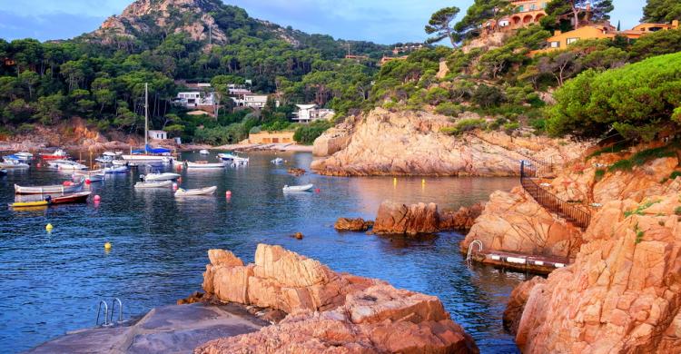 Paisaje típico de la Costa Brava en Begur