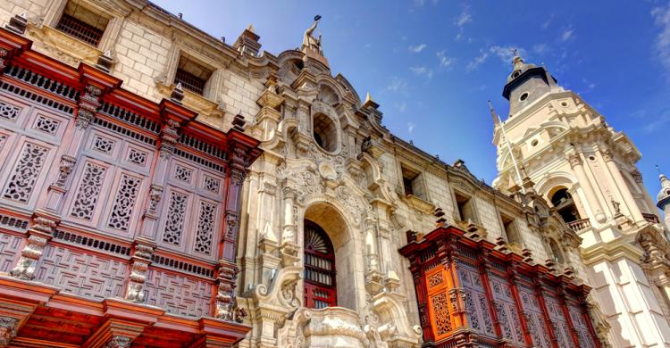 Detalle de la fachada del Palacio Arzobispal 