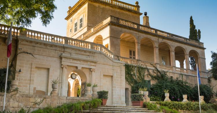 Entrada al Palacio Presidencial en los Jardines de San Antonio