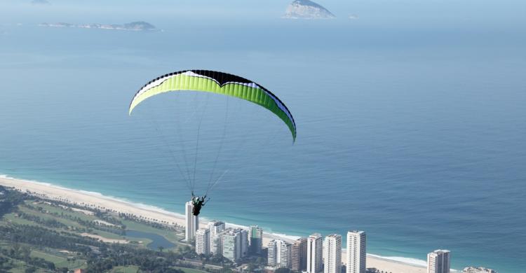 Sobrevolando Río de Janeiro en parapente