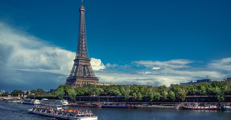 Vistas de la Torre Eiffel desde el crucero