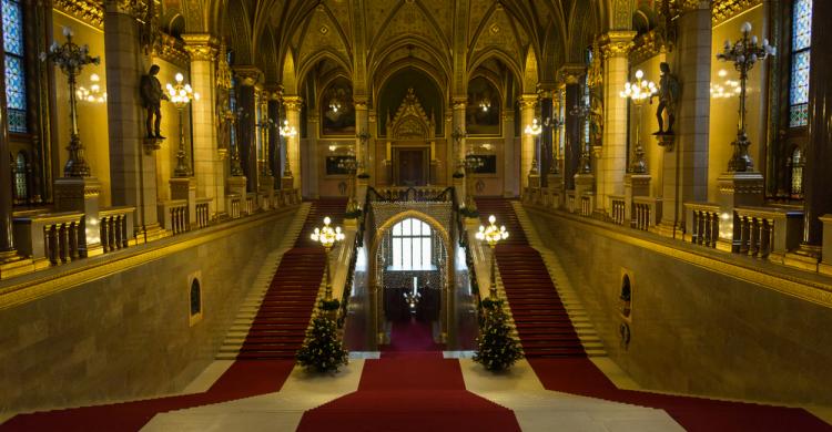 Gran Escalera Principal del Parlamento de Budapest