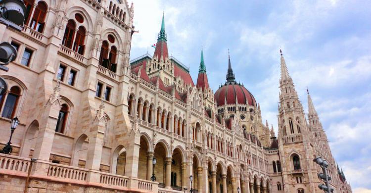 Fachada del Parlamento de Hungría