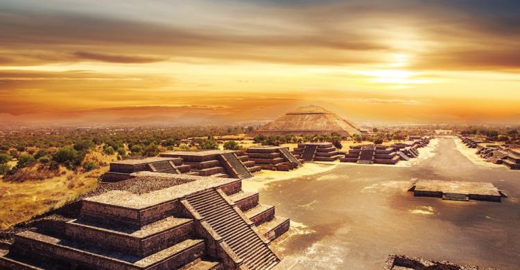 Ruinas de Teotihuacán al amanecer