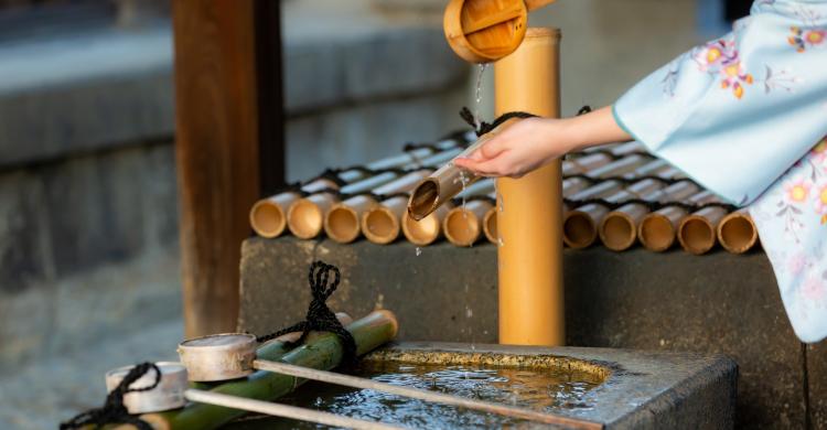 Purificación con agua para ingresar al templo