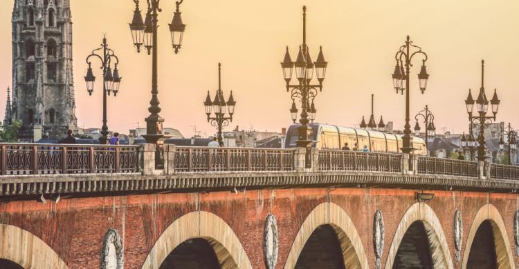 Puente de Pierre en Burdeos