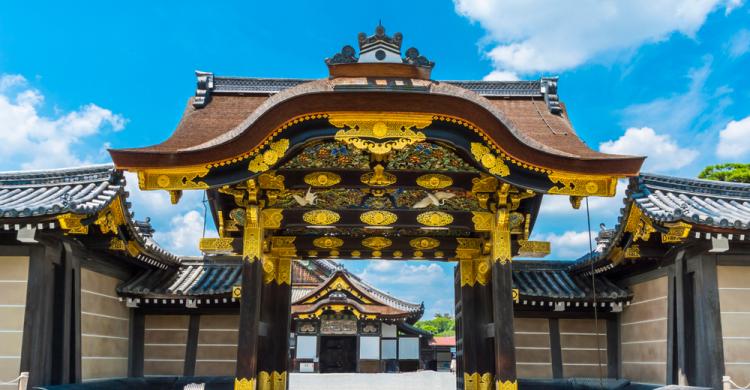 Puerta Karamon en el Castillo de Nijo