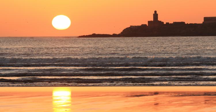 Puesta del sol en el mar de Essaouira