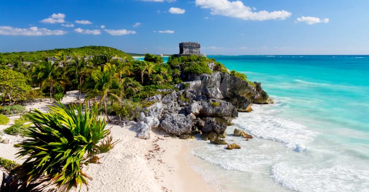 Ruinas Mayas en la playa de Tulum