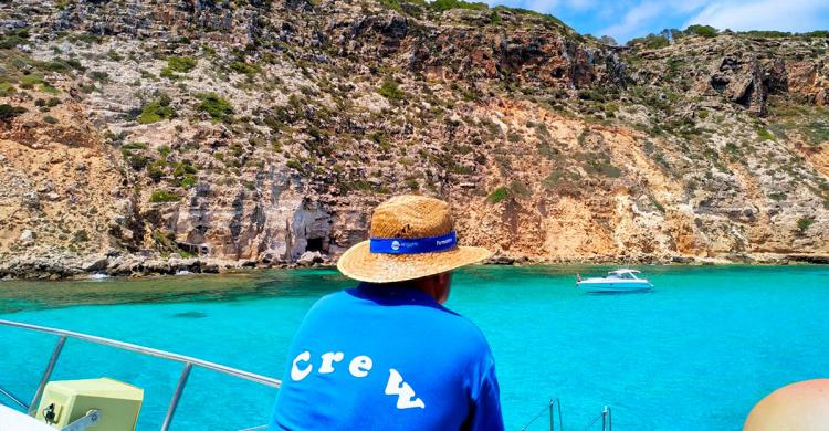 Vistas de calas de ensueño a bordo del barco