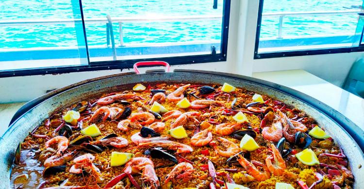 Paella ibicenca a bordo