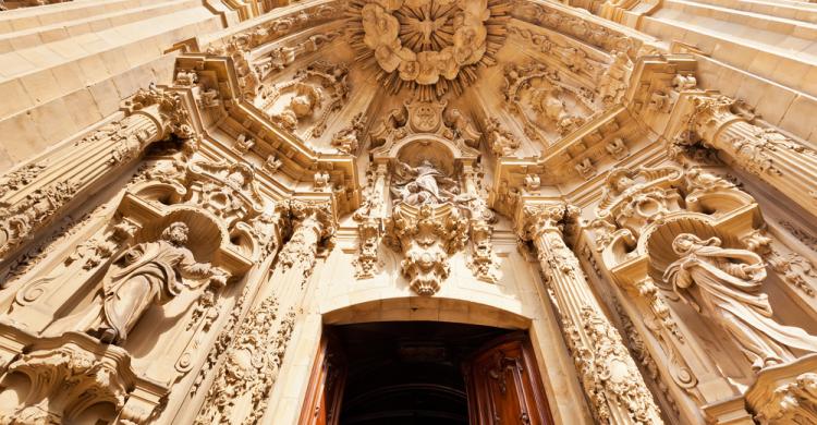 Detalle de la Basílica de Santa María del Coro en San Sebastián