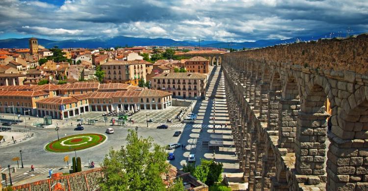 Plaza de Artillería, al lado del acueducto