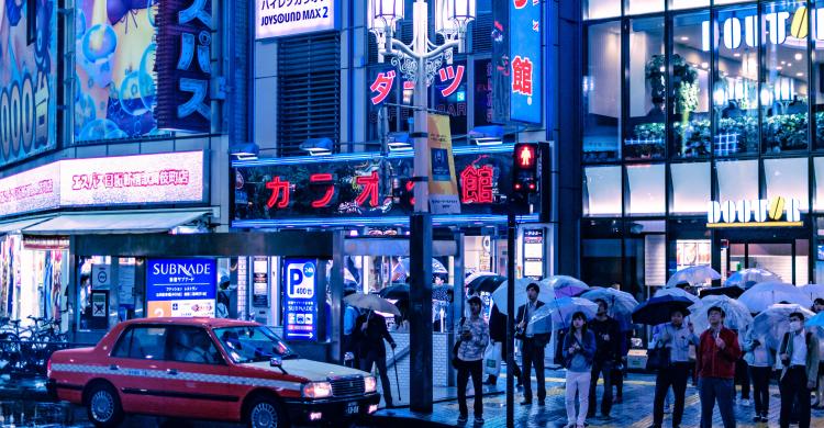 Luces de neón en Shinjuku