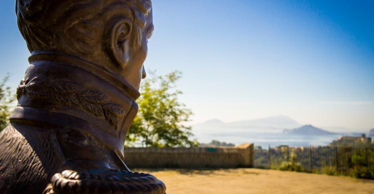 Estatua de Simón Bolívar en el Parco Virgiliano