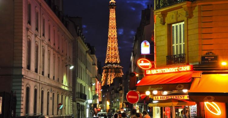 Torre Eiffel de noche 