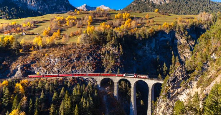 Ruta hacia Tirano a bordo del Bernina Express
