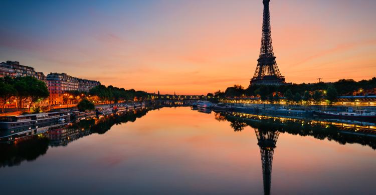 Torre Eiffel desde el Sena