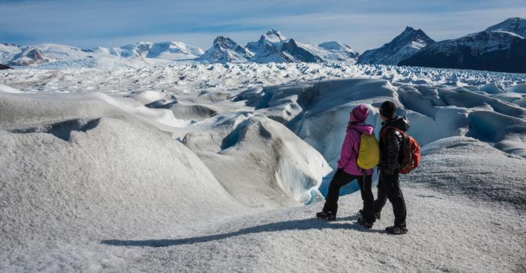 Obtén vistas impresionantes y siente la quietud e inmensidad del glaciar bajo tus pies